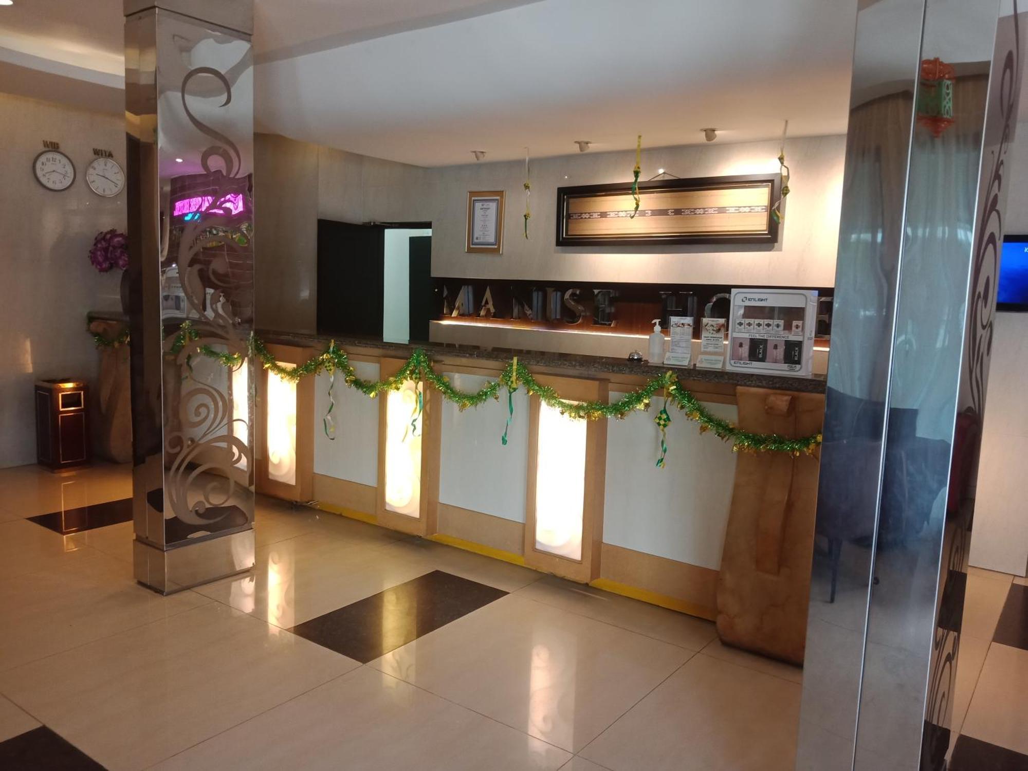 Manise Hotel Амбон Екстер'єр фото