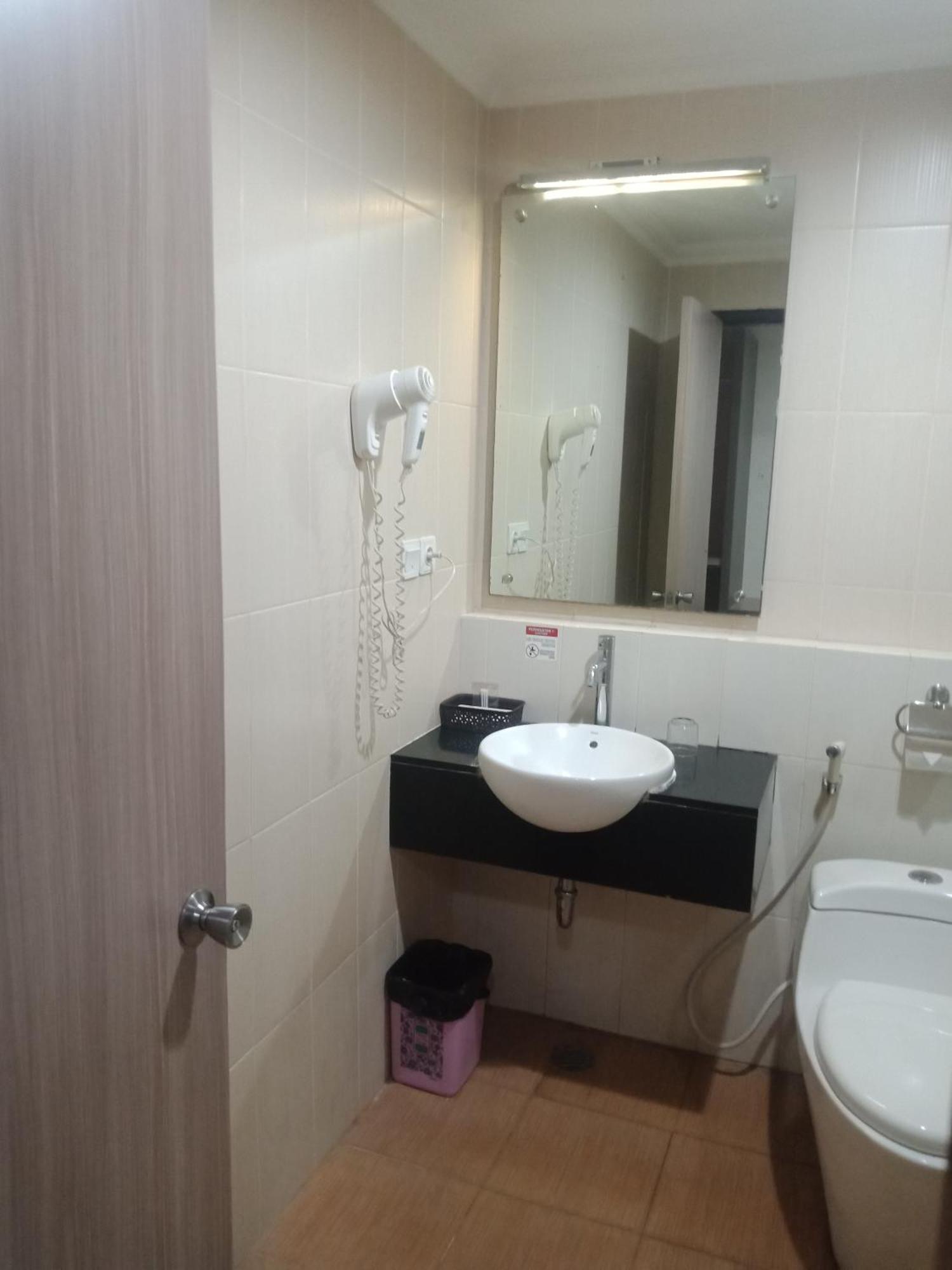Manise Hotel Амбон Екстер'єр фото