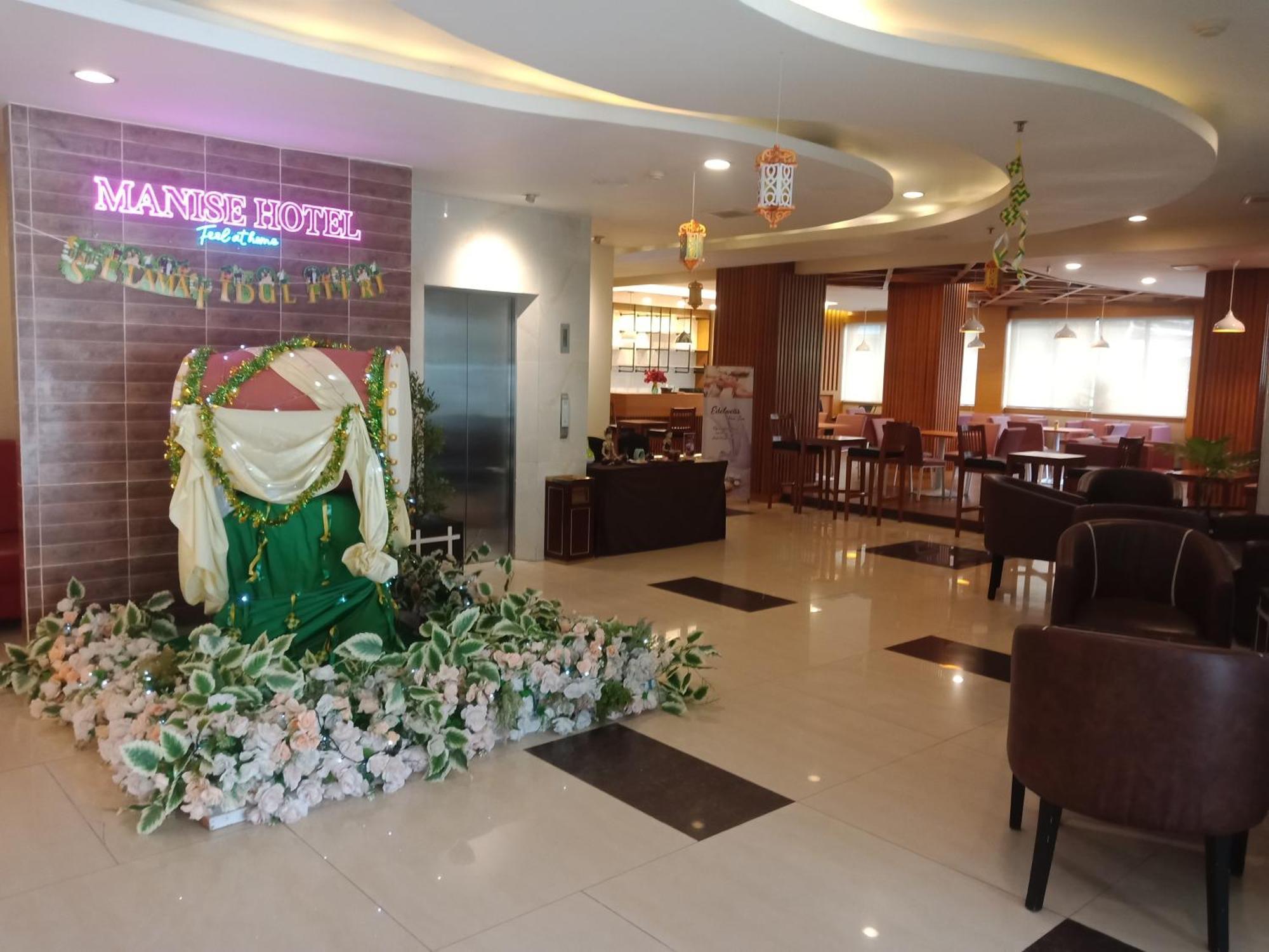 Manise Hotel Амбон Екстер'єр фото