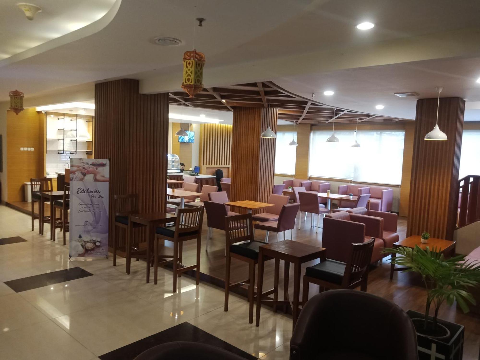 Manise Hotel Амбон Екстер'єр фото