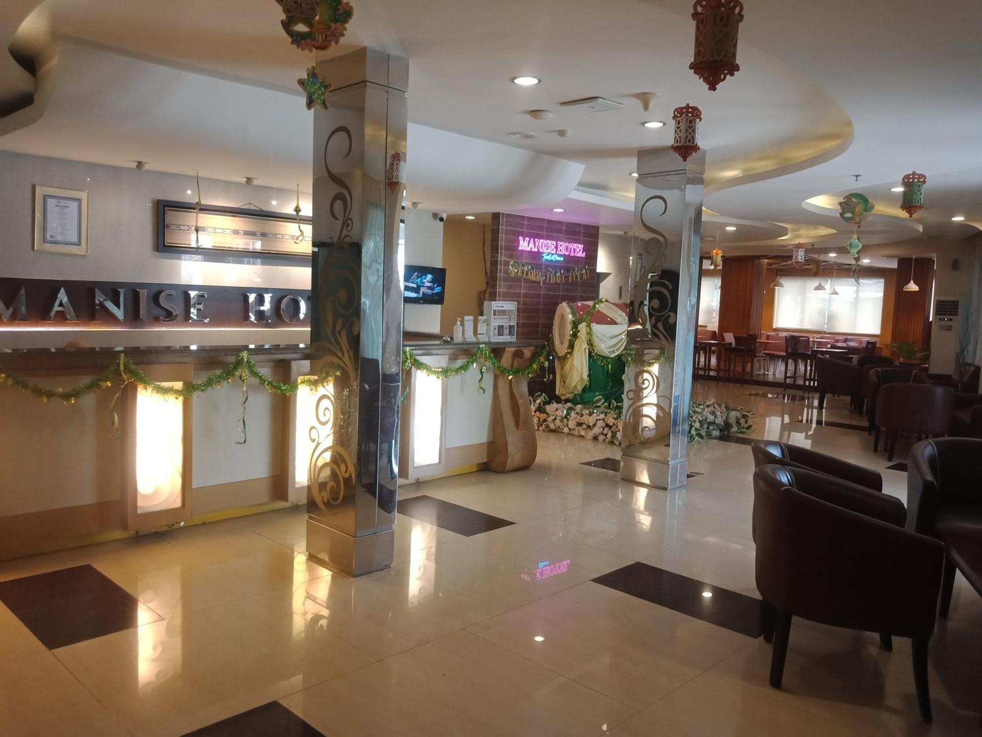 Manise Hotel Амбон Екстер'єр фото