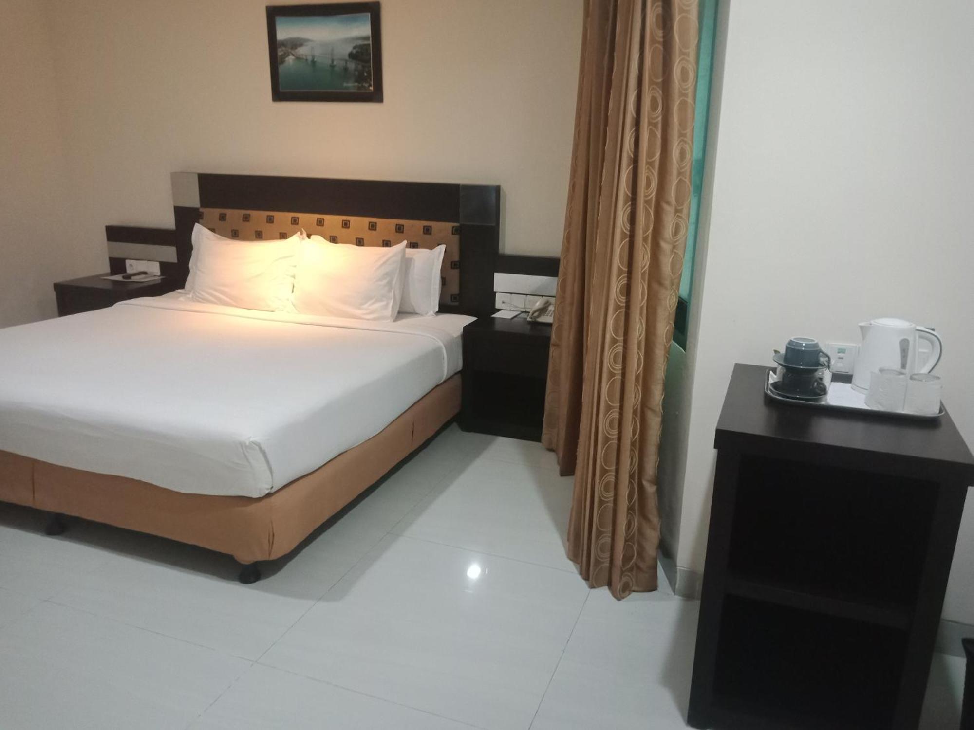 Manise Hotel Амбон Екстер'єр фото