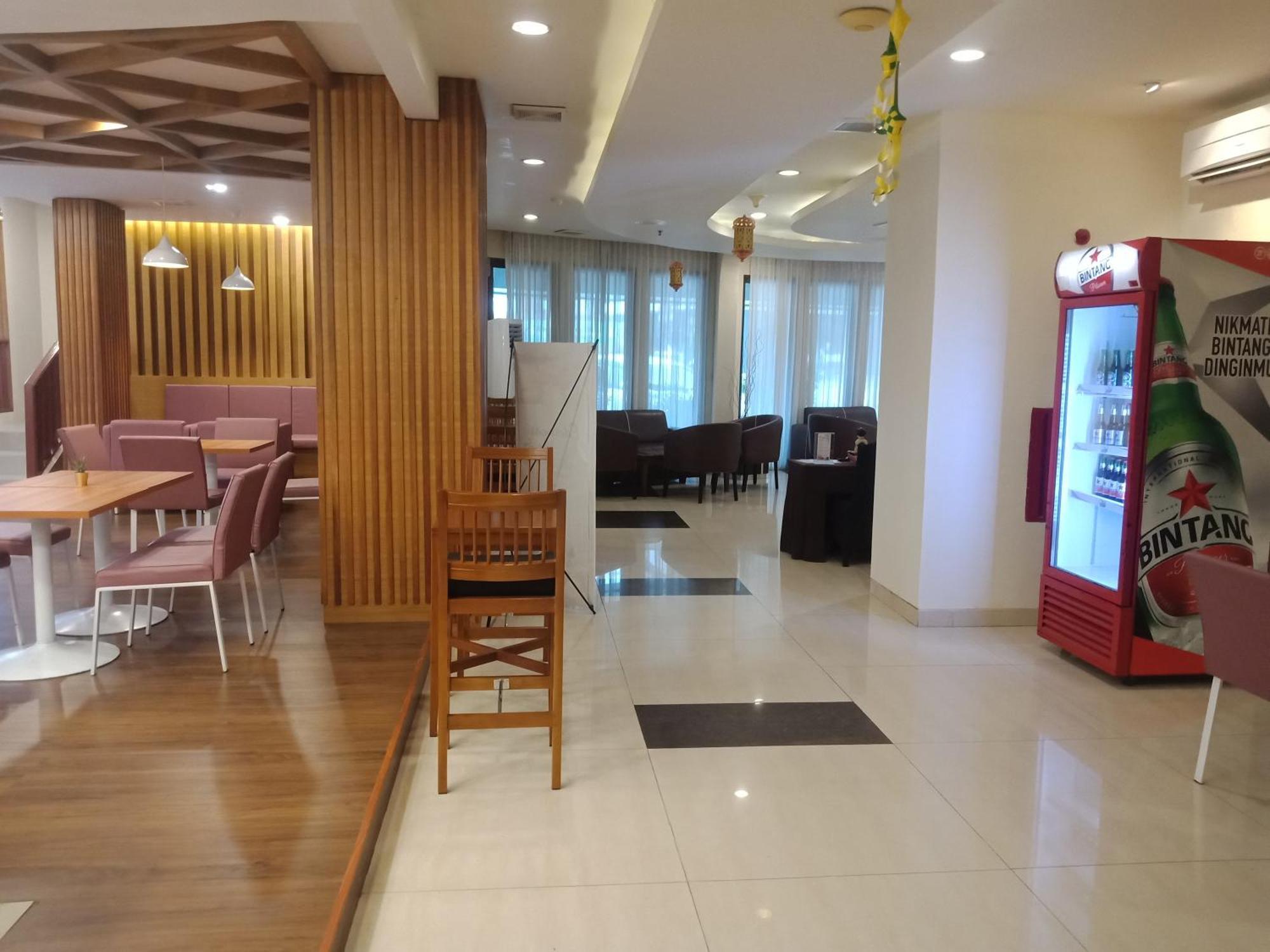 Manise Hotel Амбон Екстер'єр фото