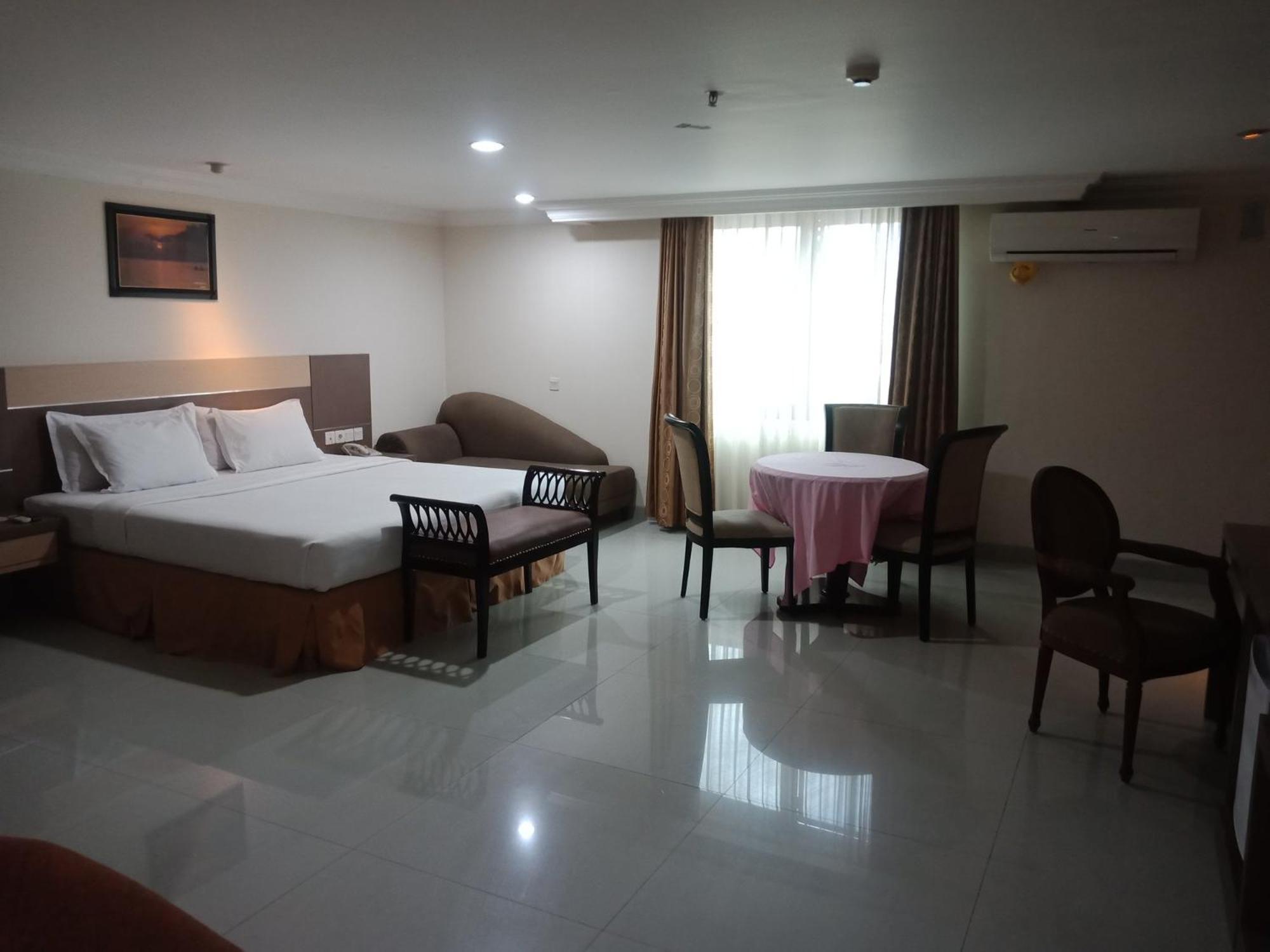 Manise Hotel Амбон Екстер'єр фото