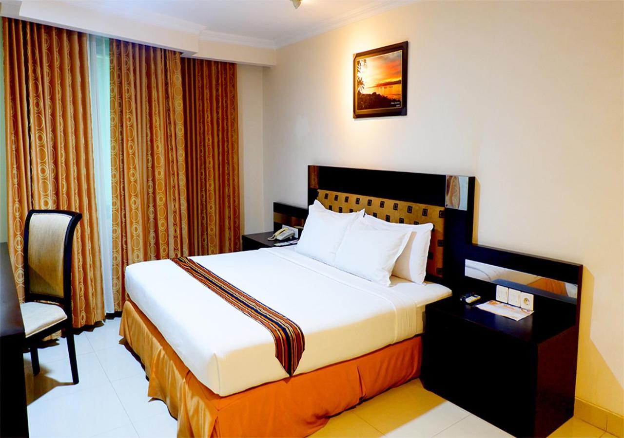 Manise Hotel Амбон Екстер'єр фото