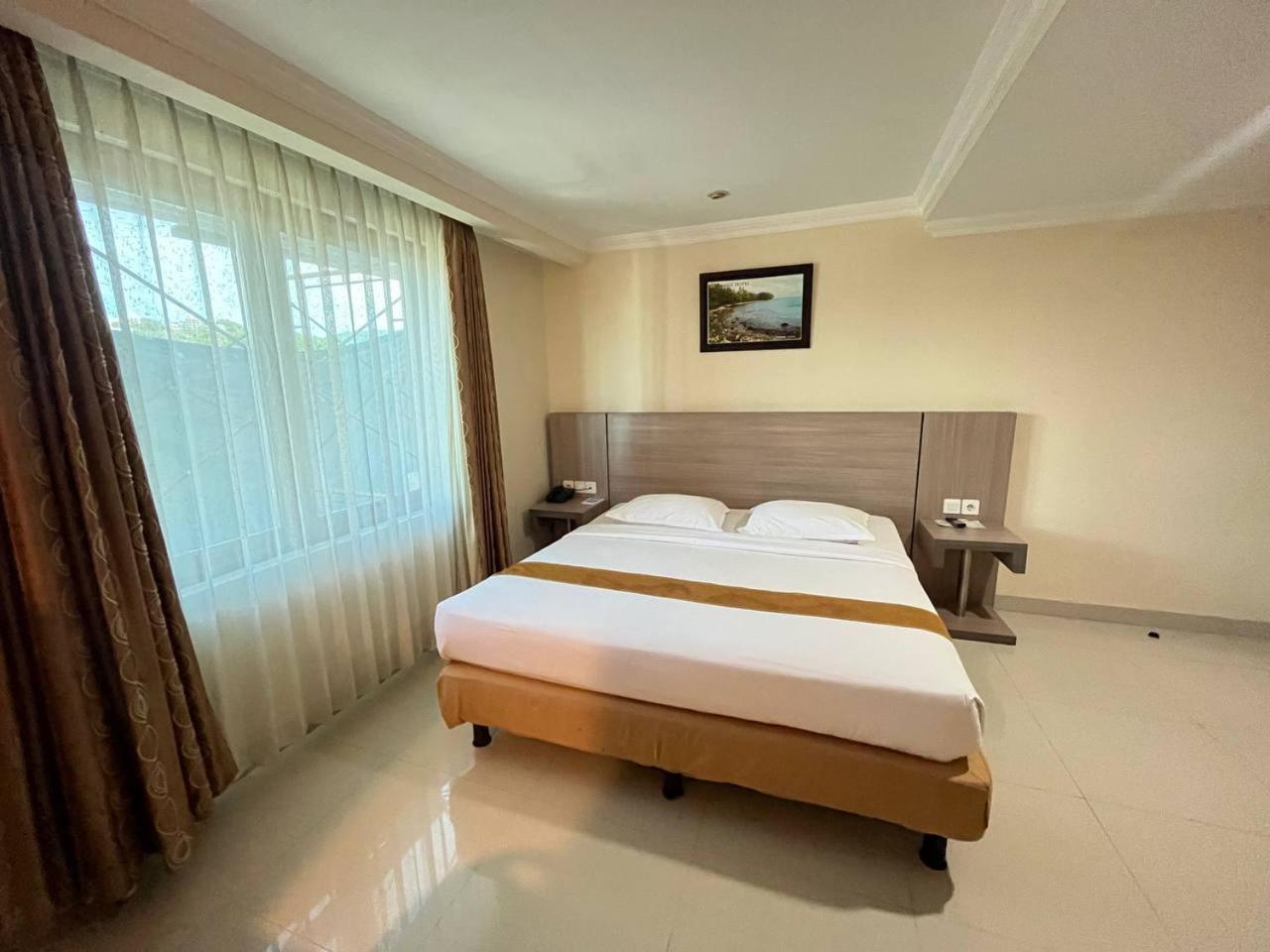 Manise Hotel Амбон Екстер'єр фото