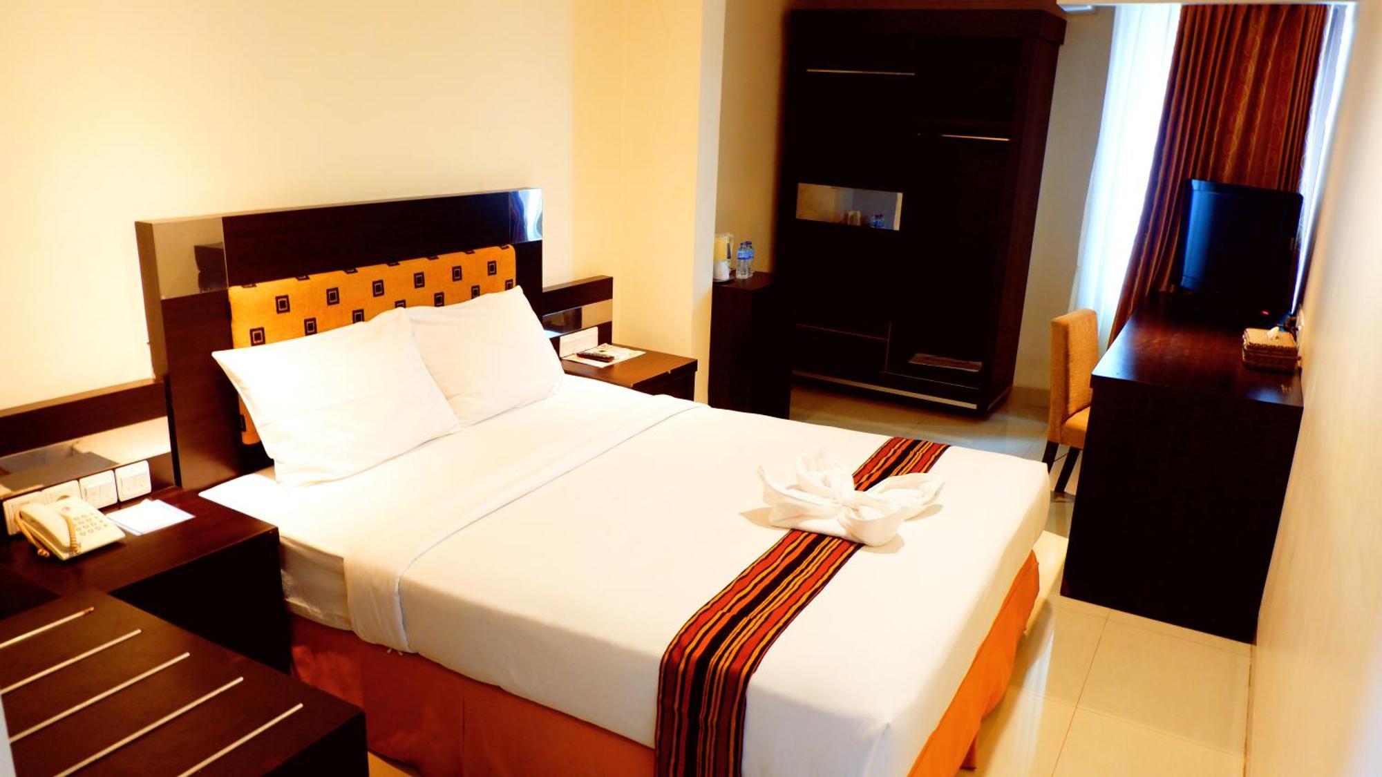 Manise Hotel Амбон Екстер'єр фото