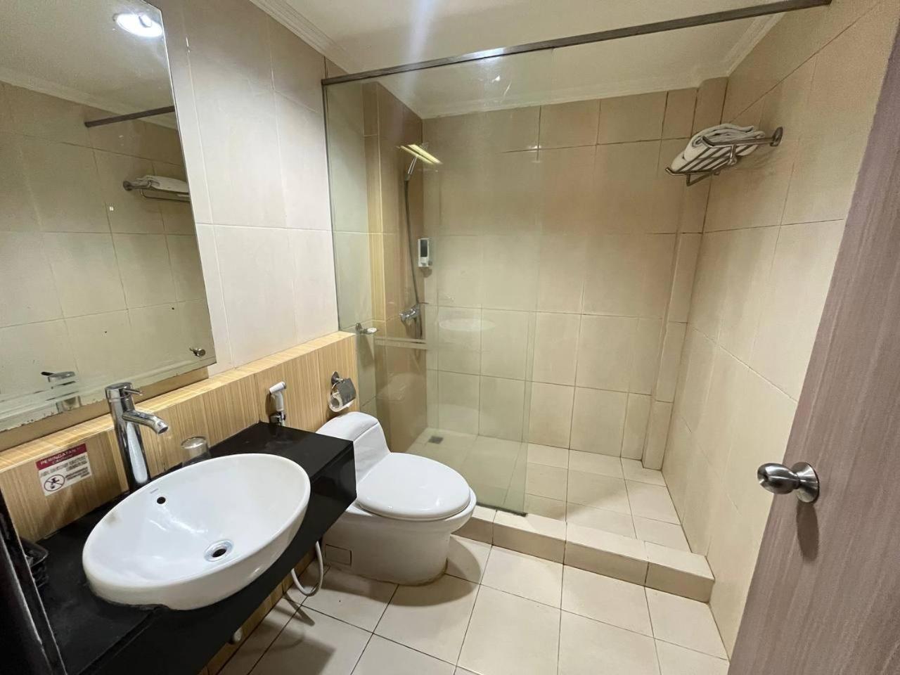 Manise Hotel Амбон Екстер'єр фото