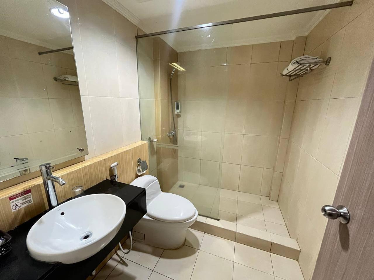 Manise Hotel Амбон Екстер'єр фото